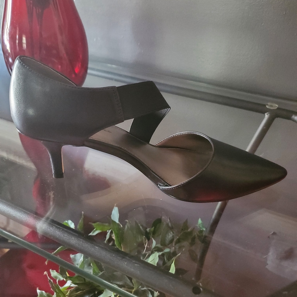 Shoes - Picture 3 of 4